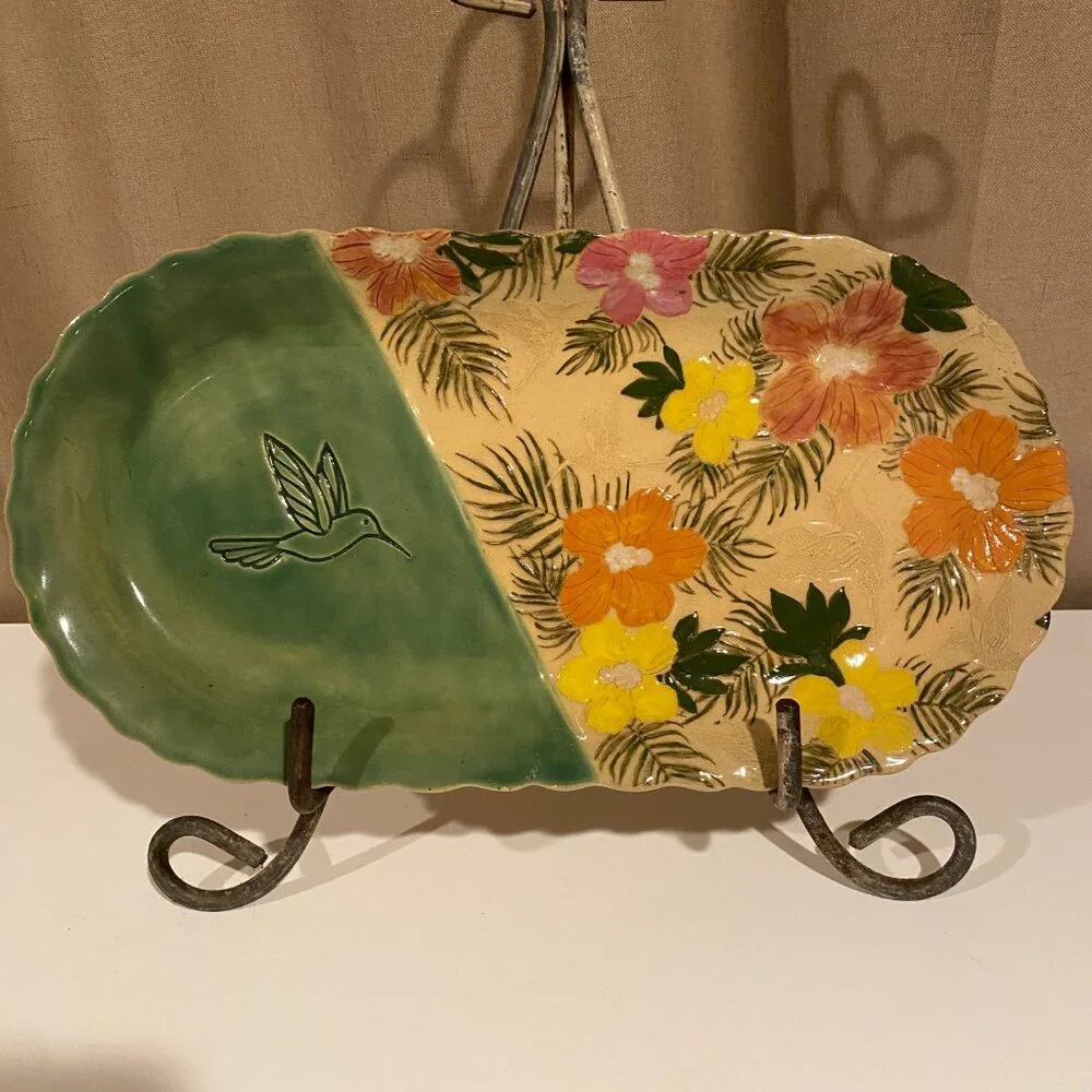 Studio Pottery Platter - Floral & Bird Design, Signed by Janie‎ O. 13.5x7 🎨